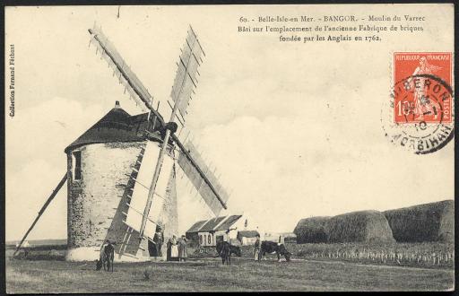 Le moulin du Varrec à Bangor, sur Belle-Île-en-Mer (vue 1). Un moulin à Coëtquidan (vue 2).